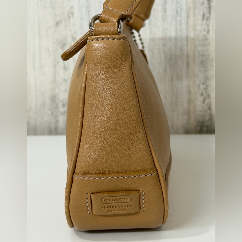 Vintage Coach Demi Tan Leather Shoulder Bag - Picture 5 of 8